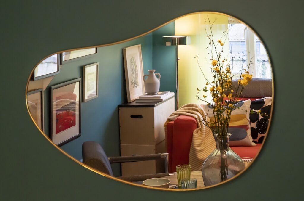 potters_clay_mirror_design